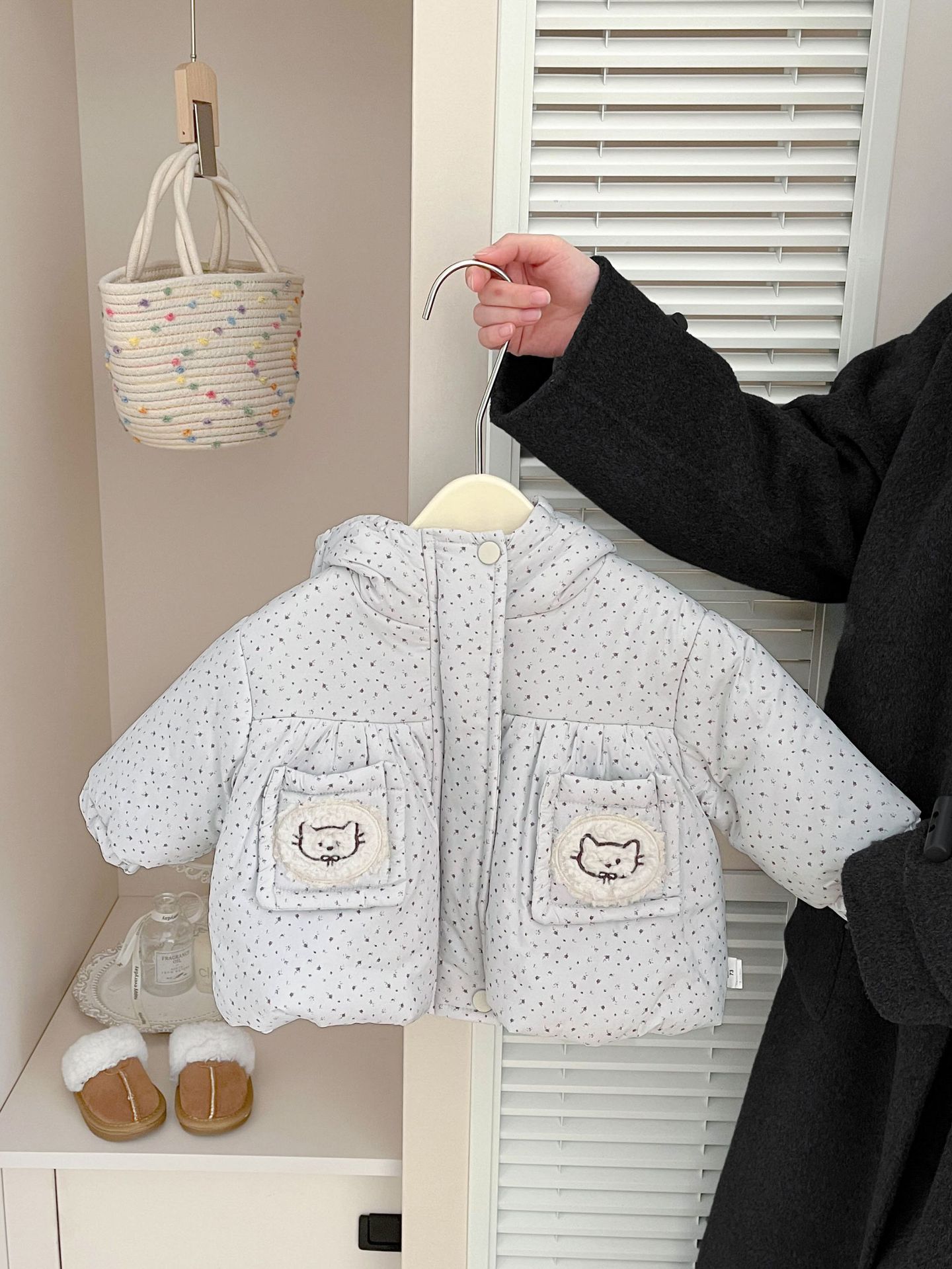 Super lindo chaqueta de algodón de niñas invierno bebé gorra de flores extranjeras gruesa ropa de algodón coreana abrigo de algodón cálido bebé