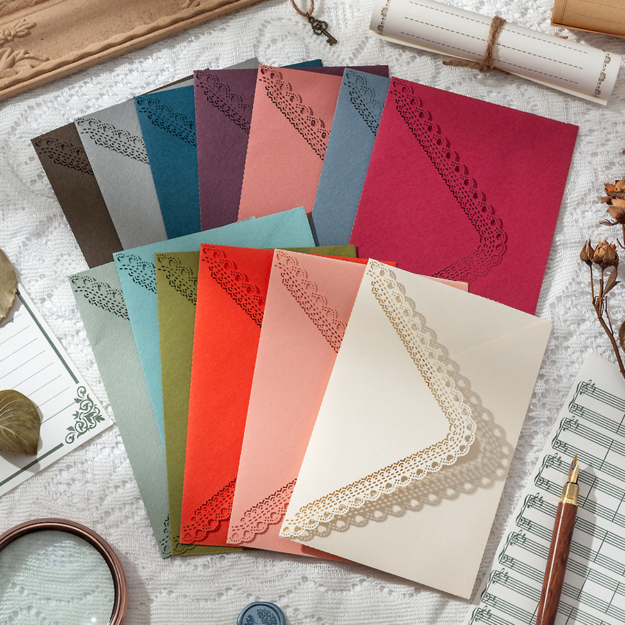 Invitación de boda de cumpleaños de encaje grabado láser sobre triángulo hueco colorido invitación de boda