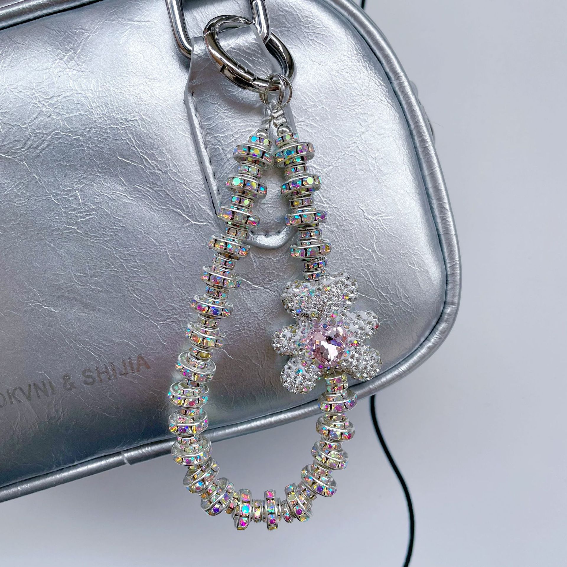 New Hot-selling Diamond-encrusted Heart Mobile Phone Chain Accessible Luxury Style Mobile Phone Case Pendant Clay Diamond Ring Mobile Phone Chain Lanyard