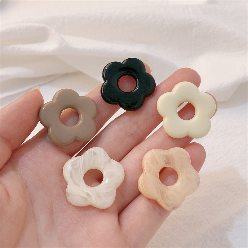 Resina transparente de color accesorios de flores coloridas flores pequeñas tazas de agua casca de teléfono móvil material de parche de flores hechas a mano