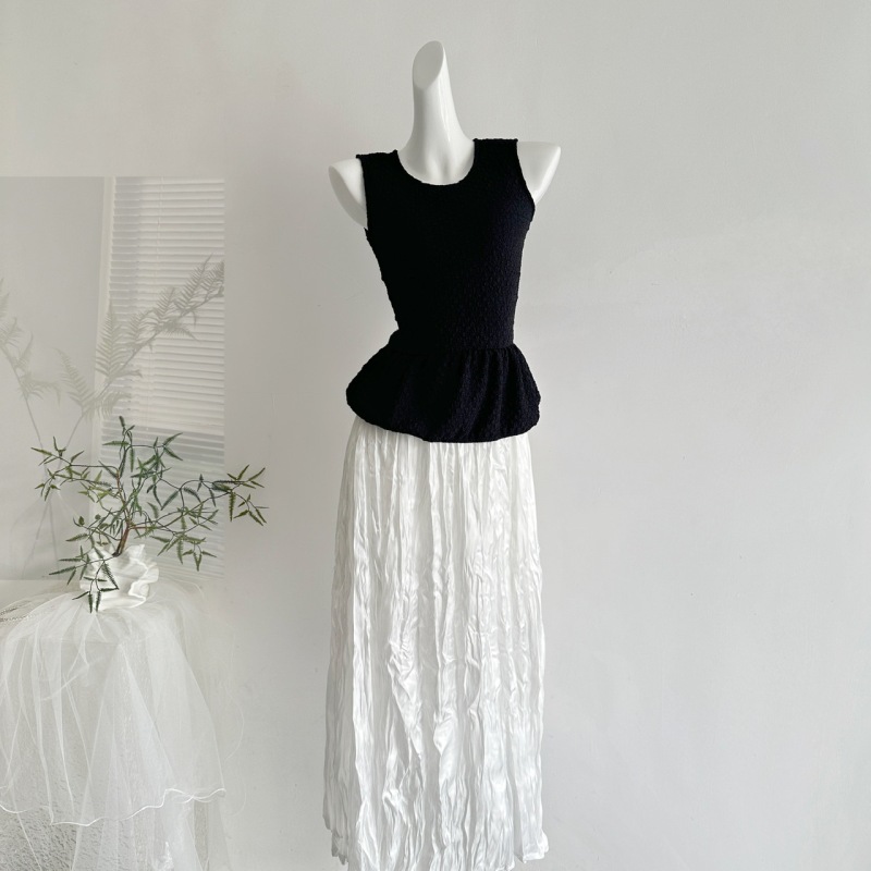 "Xinxing" New Summer Style Flowing Light Skirt with a High-End Feel, Large Hem Pleated Half-Skirt and Top Set for Women