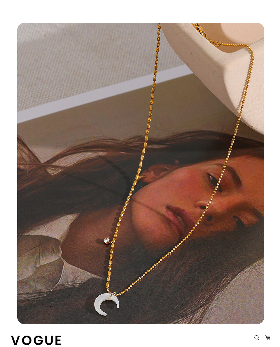 Retro Moon Titanium Steel Inlaid Shell Zircon Necklace 1 Piece