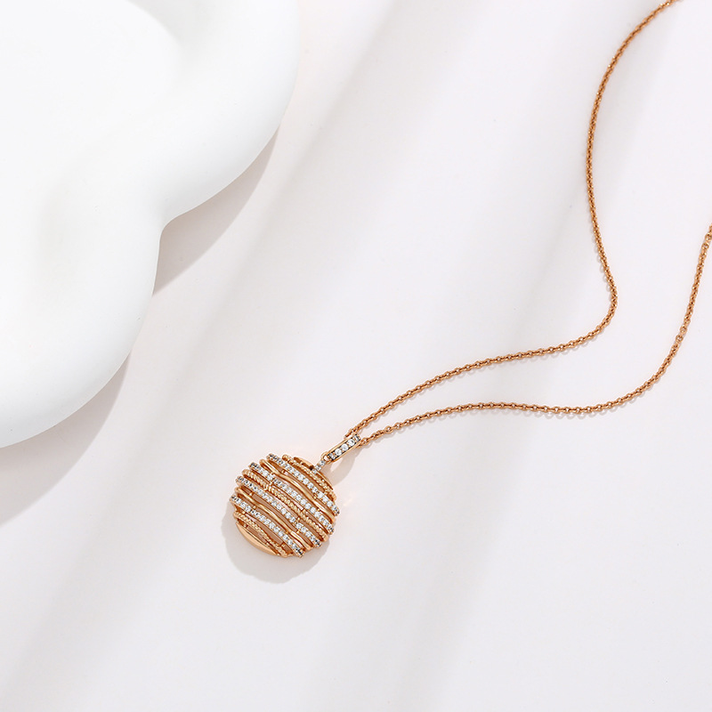 Joyería de Xuking europeo y americano simple malla personalidad colgante moda femenina temperamento nicho luz lujo colgante joyería al por mayor femenina