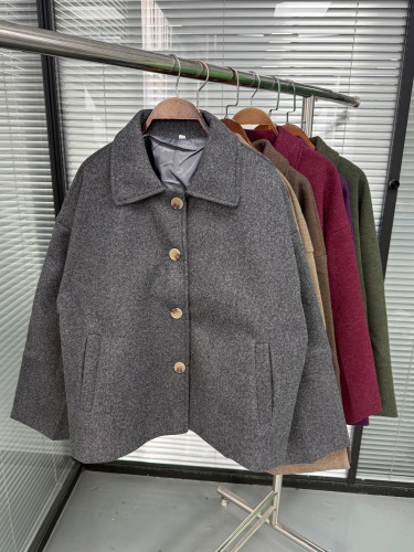 Women's wholesale autumn/winter European and American-style woolen coat with lapel and double pockets, loose-fit short coat.