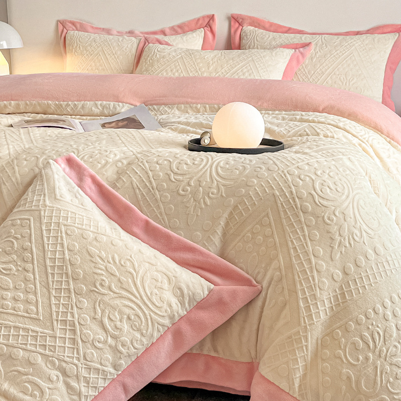 Luz de lujo tallado de leche de seda de cuatro piezas en invierno engrosado cálido coral edredón sábanas de peluche de tres piezas