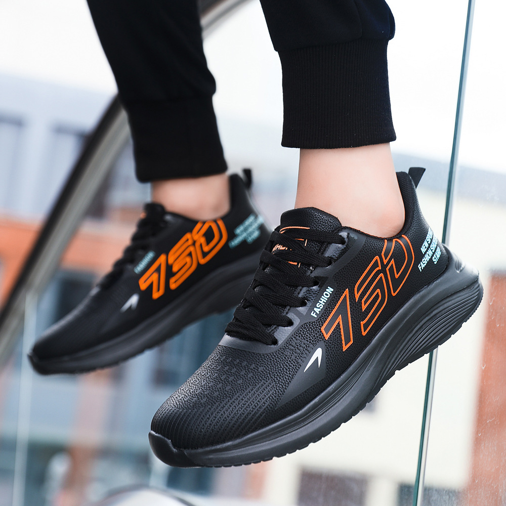 Fábrica de zapatos de hombre al por mayor de moda de soleas gruesas de otoño zapatos casuales diarios de tendencia de estudiantes zapatos deportivos ligeros y cómodos transpirables