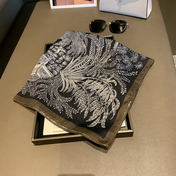 Fashionable high-end demi-season ethnic handkerchief