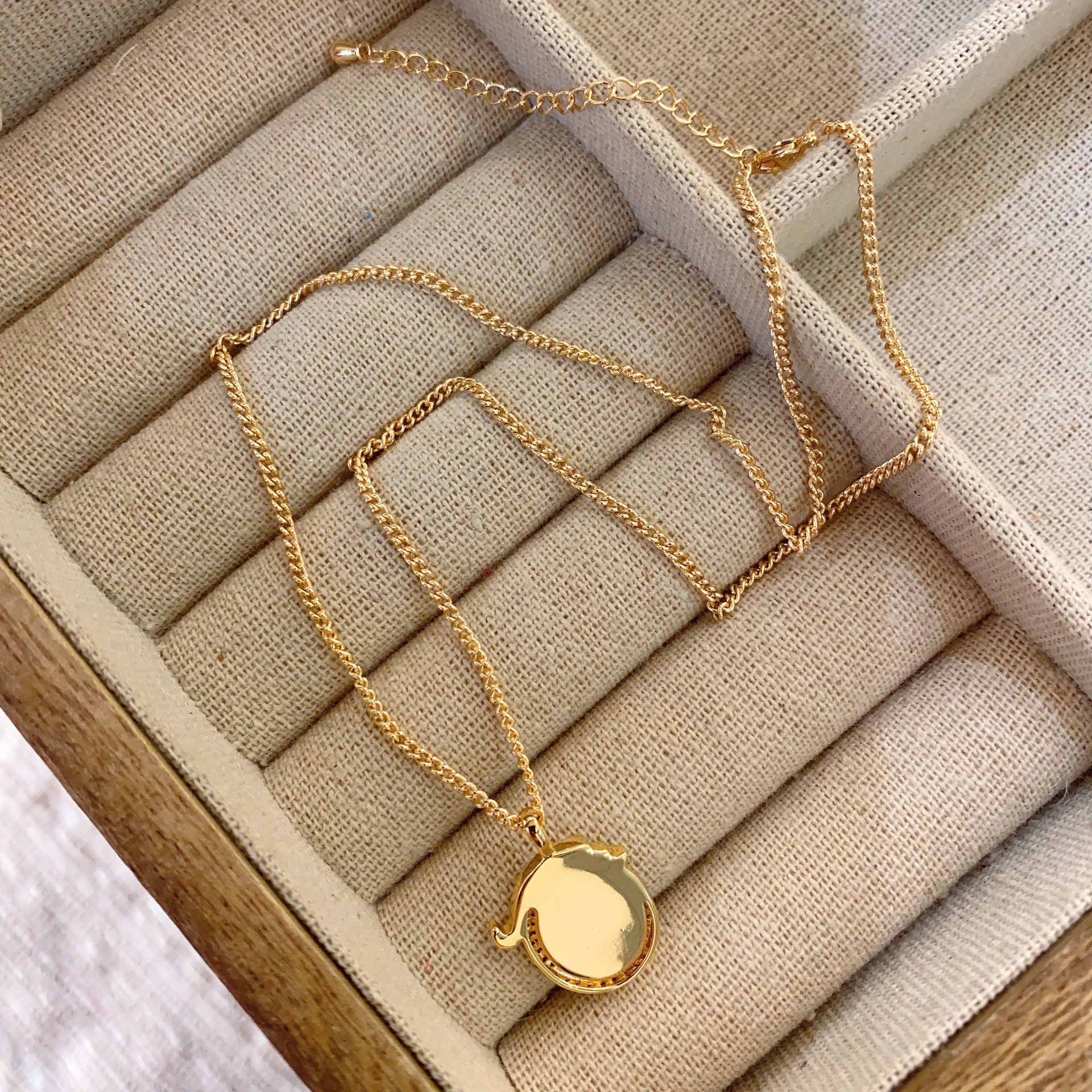 Collar de Año Nuevo rojo para mujeres 2024 nuevo popular gota esmalte auspicioso dragón año suéter cadena moda todo partido Otoño e Invierno collar