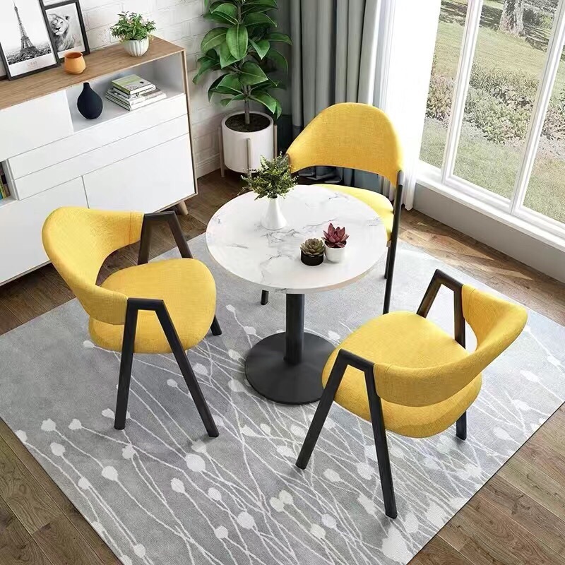 60 원형 테이블과 의자 3개 레몬옐로우