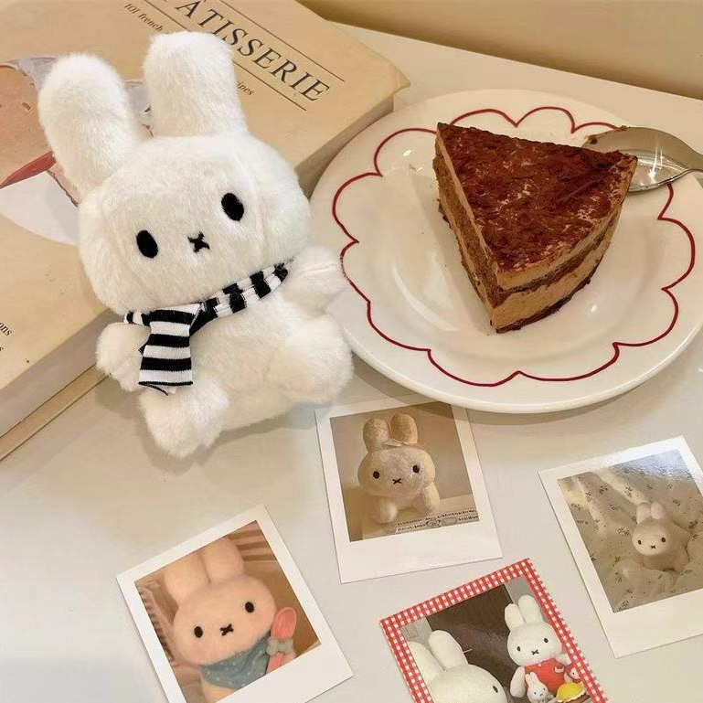 小紅書と同じかわいいミッフィー白ウサギストライプスカーフぬいぐるみペンダント人形スクールバッグペンダント誕生日ギフト|undefined