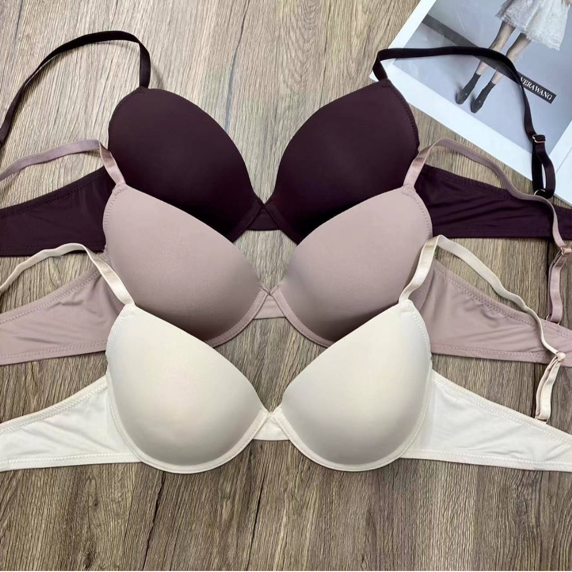 Nuevo comercio exterior europeo y americano ropa interior de dama confortable sujetador de encaje con anillo de acero fabricantes de sujetadores de esponja al por mayor