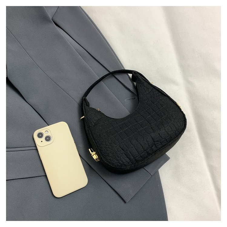 198g Weight Nylon Lining Material Sewing Thread Fashion Element Zipper Closure Type Single Shoulder Strap Strap Type Handbag Bags Type Holiday, Daily Occasion Polyester Material Solid Color Pattern All Seasons Season Women's Gender Classic Style, Streetwear Style Square Shape Medium Size Women's Medium Polyester Solid Color Classic Style Streetwear Sewing Thread Square Zipper Handbag 30