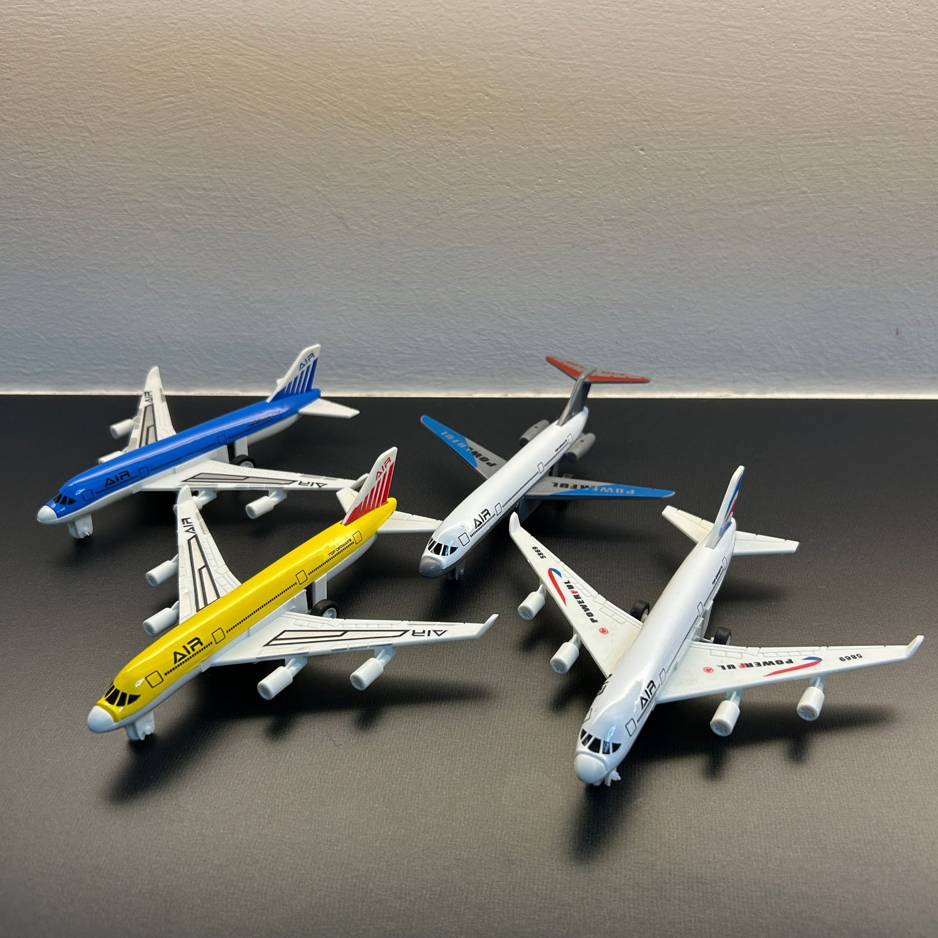 Avión de aleación transfronteriza modelo de aviación simulador de avión de pasajeros autobús aéreo de regreso de avión de pasajeros colecciona juguetes regalos para niños