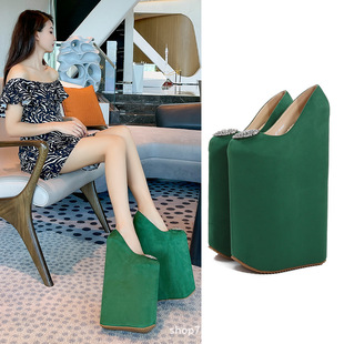 �羳�W�����㳬�߸���Ь܇ģչʾ�r��ŮЬ�s־�[��ˮ荸߸�ЬŮЬ