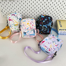 新款涂鸦星星小包包女儿童斜挎包中学生休闲小方包百搭出游单肩包