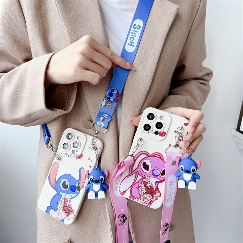 适用三星A55斜挎套手机壳捧花情侣史迪仔M53/A15/NOTE 20公仔绳J7