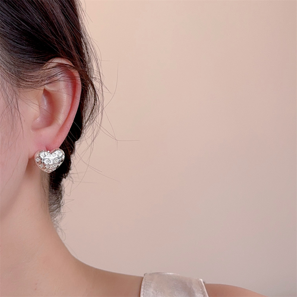 7g Weight Alloy Ear Needle Material Ear Studs Classification 1 Pair Quantity Date, Tea Party Occasion Alloy Material Star, Heart Shape Pattern All Seasons Season Women's Gender Plating Design Retro, Classic Style Style 1 Pair Retro Classic Style Star Heart Shape Plating Alloy Ear Studs 3