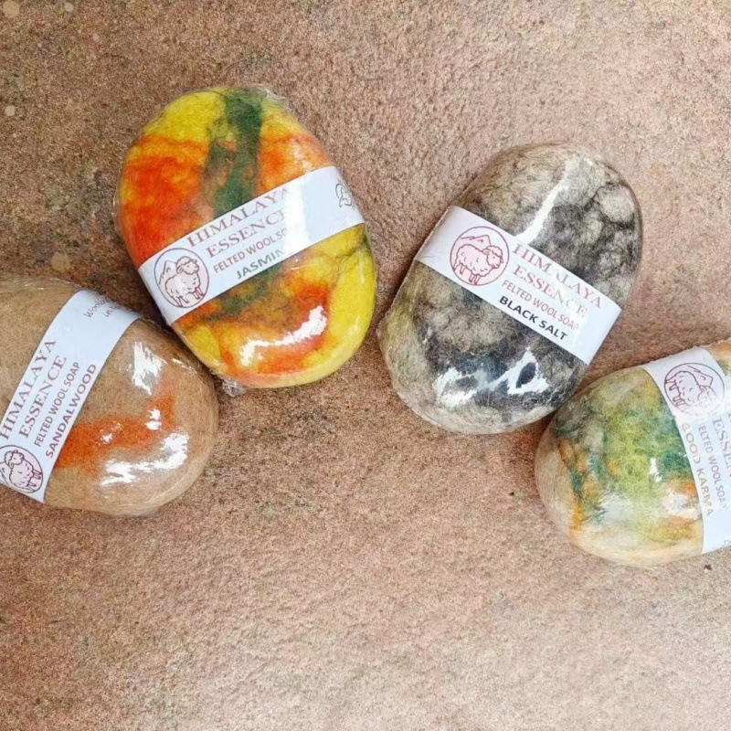 跨境批发羊毛毡皂彩色起泡丰富洗脸搓操植物精油围卡手工皂小75克