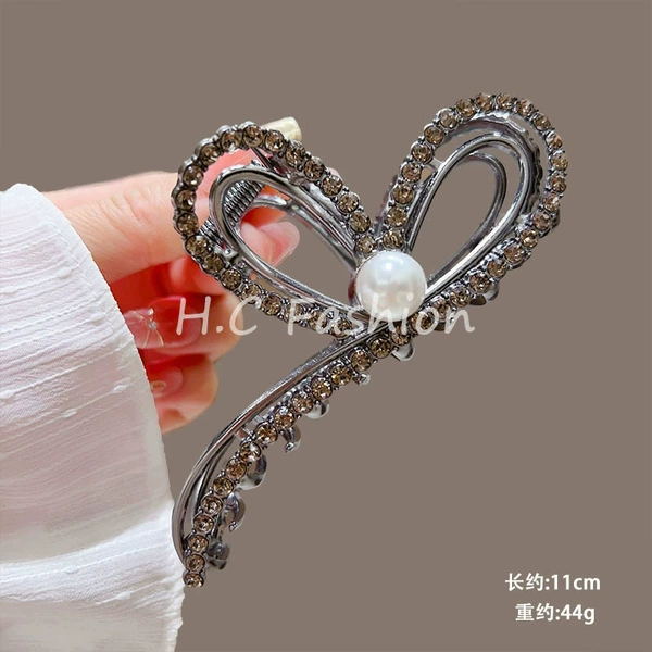 K138 Black Love Heart