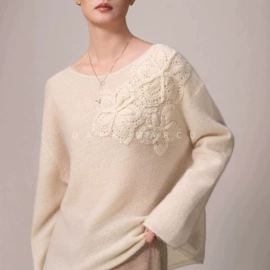 女式毛呢外套;休闲裤;女式衬衫