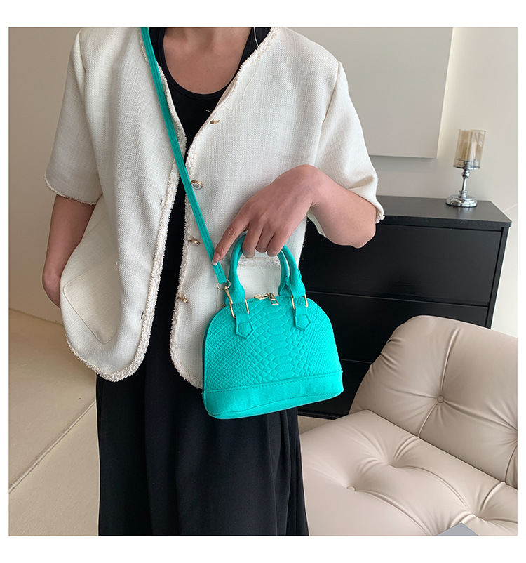 Women's Small All Seasons Felt Cloth Solid Color Streetwear Shell Zipper Shoulder Bag Handbag Dome Bag display picture 3