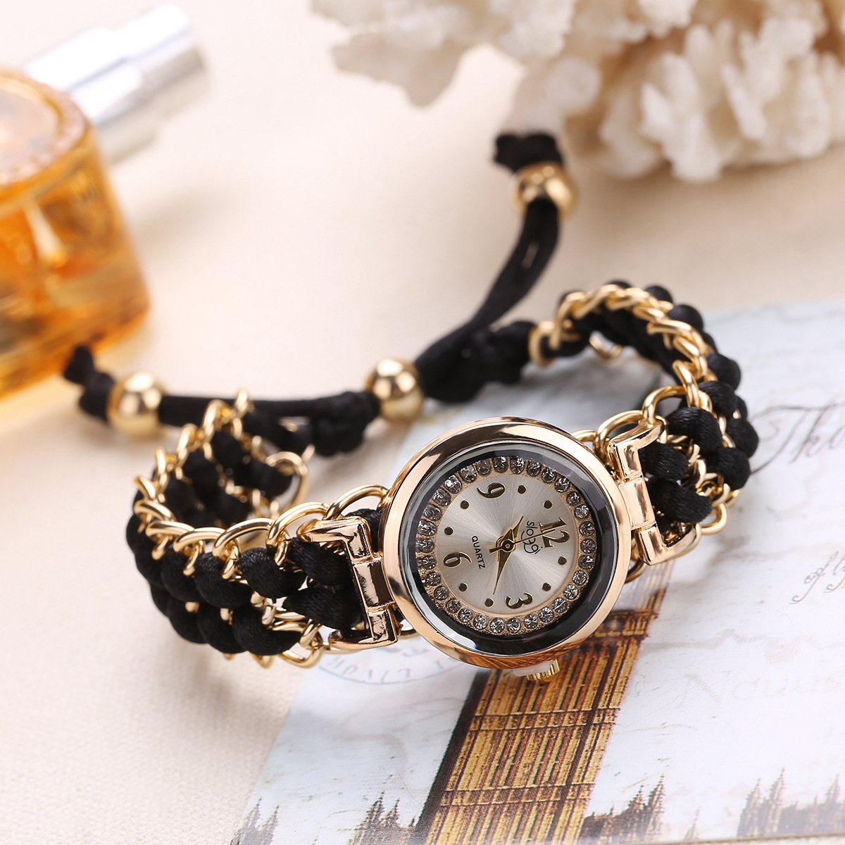 Quadrante piccolo di vendita caldo con orologio intrecciato con diamanti, orologio da donna al quarzo con corda retrattile alla moda_voghion.com