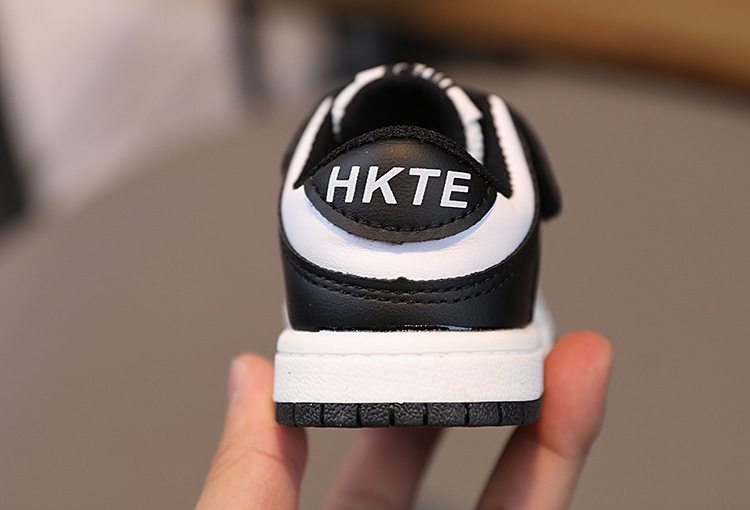 Barnsport pojkar flickor board vår och höst 2024 koreansk version, panda vita pojkar, baby singelskor, lärande_voghion.com