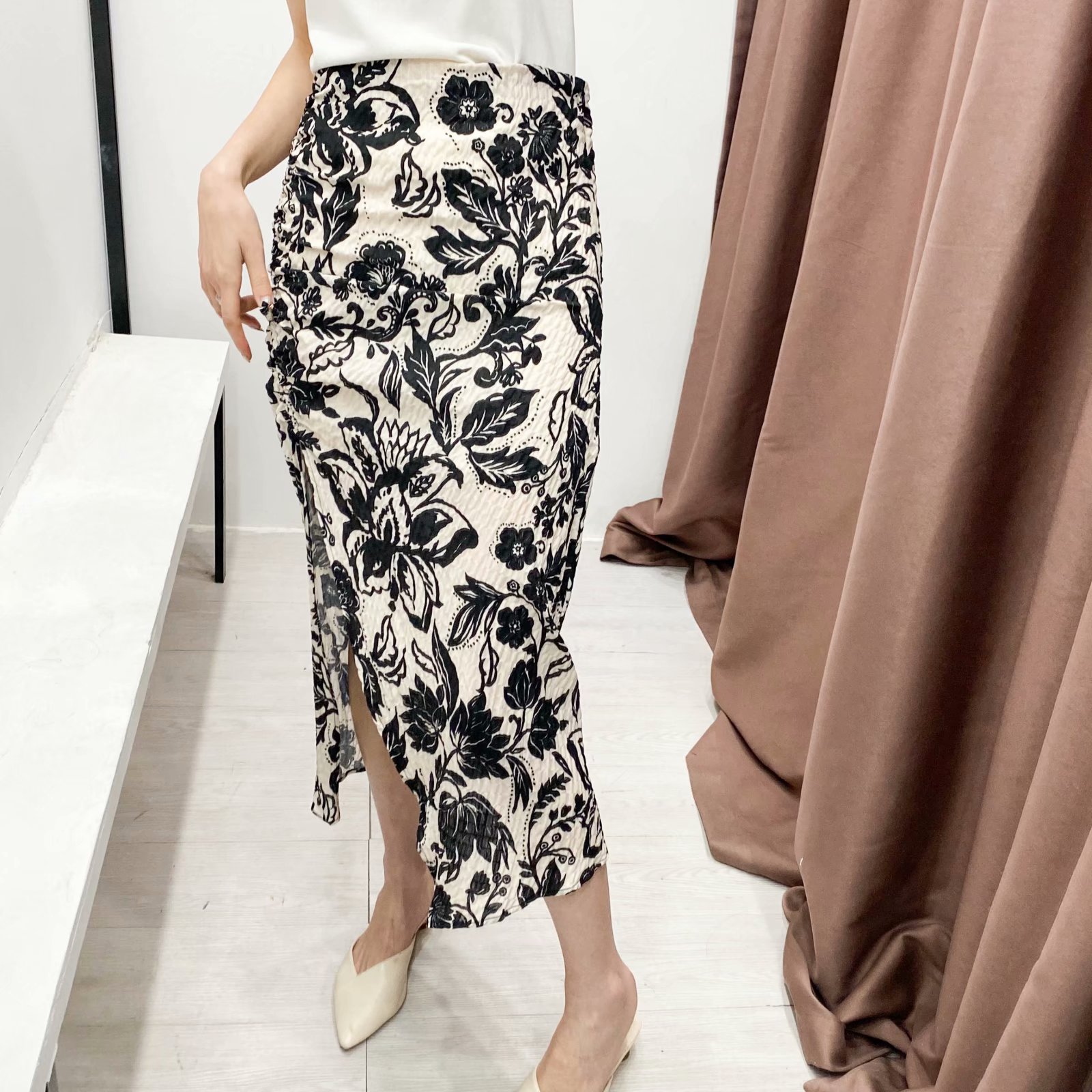 casual pleated design thin print split long skirt  NSAM54277