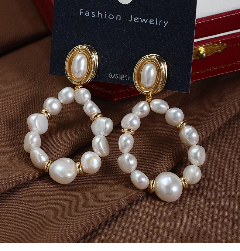 1 Pair Elegant Simple Style Irregular Beaded Plating Inlay Freshwater Pearl Copper Pearl Gold Plated Drop Earrings display picture 1
