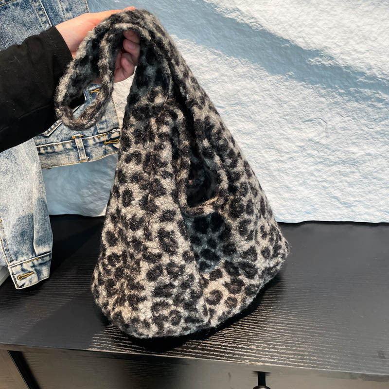 Otoño y invierno nuevo bolso de hombro de lana de viento de gran capacidad de moda estampado de leopardo bolso de lana de tote bolso retro debajo de la axila