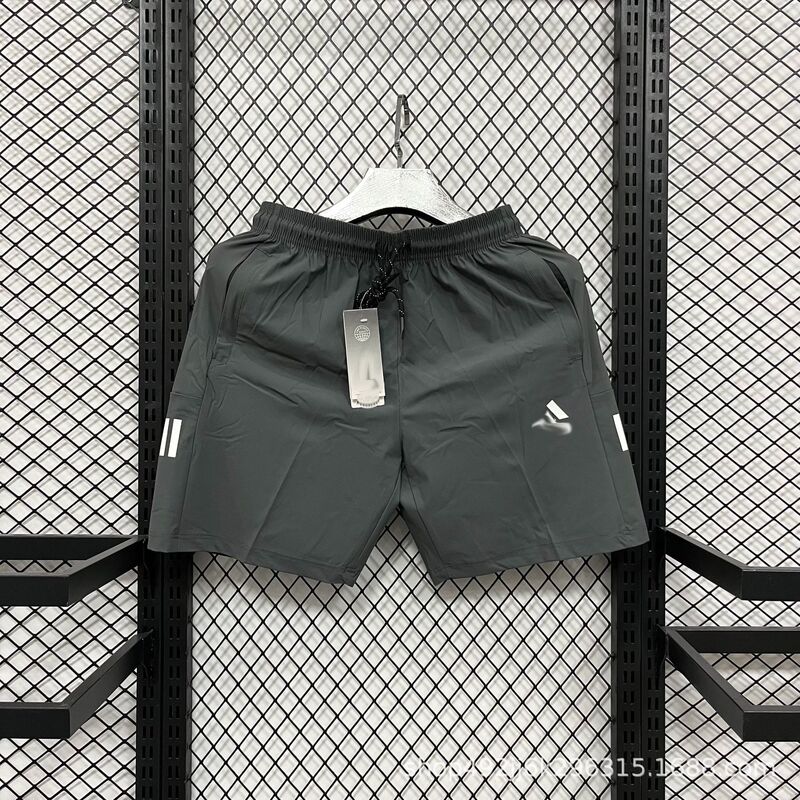 Quick-Drying, Breathable Sports Shorts with a Reasonable Design That Efficiently Wicks Away Sweat and Dries Quickly, with a Clean Cut That Keeps You Feeling Fresh during Exercise Quick-Drying, Breathable Sports Shorts with a Reasonable Design That Efficiently Wicks Away Sweat and Dries Quickly, with a Clean Cut That Keeps You Feeling Fresh during Exercise
