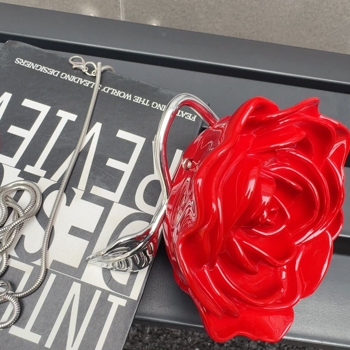 Elegant and stylish rose, versatile for autumn and winter, a box bag with a niche design and a sense of sophistication, a hand-held crossbody bag for dinner parties undefined