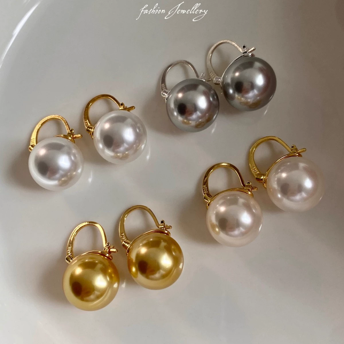 Retro small design earrings from pearl, French retro style, high-quality style, light luxury style
