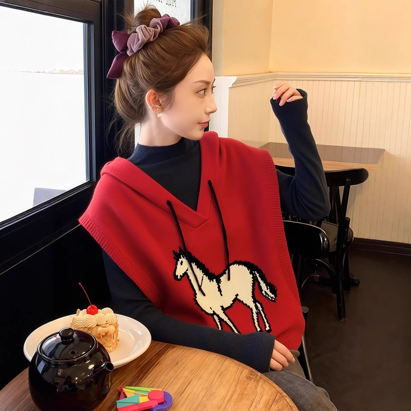 Red Knitted Vest for Women in Their Zodiac Year, Perfect for Layering in Autumn and Winter, Looks Great When Paired with a Christmas Hooded Top