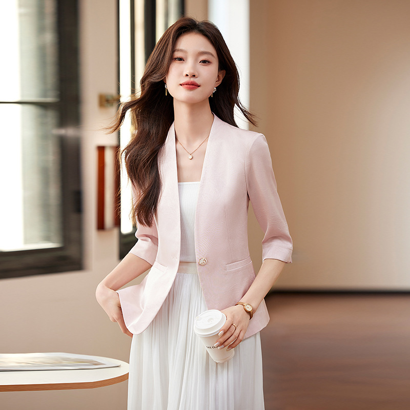 Pink Casual Three-Quarter Sleeve Blazer for Women, Thin Style for Petite Figures, Early Autumn New Model with a High-End Feel, Elegant and Slim-Fit Suit