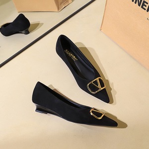 6300-K117 French style low heeled shoes for women with pointed toes and shallow mouth, fashionable V-button suede, profe
