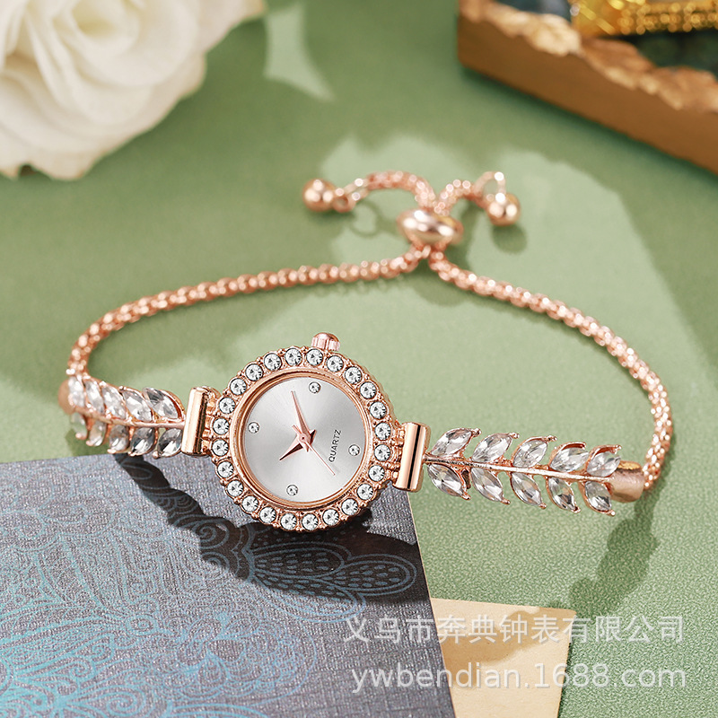 2026 New Fashion Diamond-Studded Leaf-Shaped Round Women's Watch with a Simple Dial and Freely Adjustable Strap, Exclusively for Cross-Border Gifts