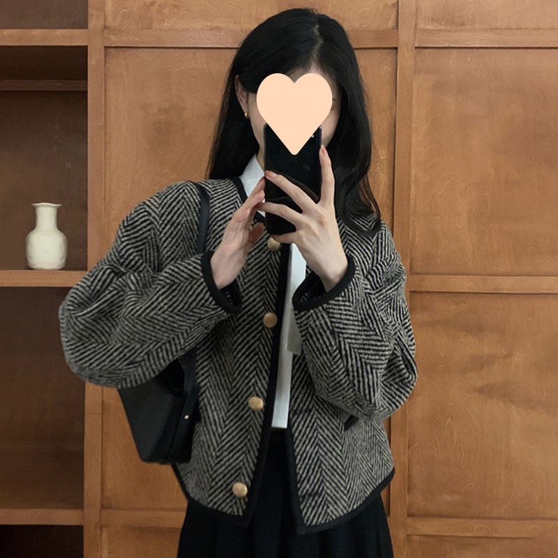 High-end imitation mink wool knitted short jacket Korean niche design without a hit autumn and winter 2025 new women's clothing