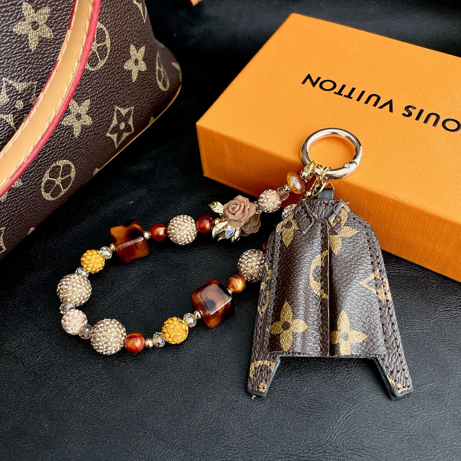 Boutique hecha a mano cadena de teléfono móvil de alta calidad mujer cadena corta moda LV ropa vieja serie de flores bolsos de teléfono móvil accesorios cortos
