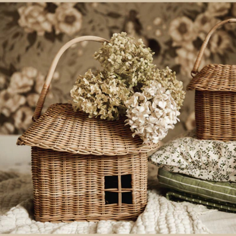 Cesta de almacenamiento de casa pequeña tejida de ratán estilo ins, bolsa de juguete, canasta de flores tejida, accesorios de tiro para niños