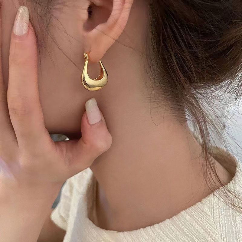 Ventas transfronterizas de moda nueva moda simple pendientes de moda femenina temperamento creativo pendientes de nicho de diseño sensación de pendientes al por mayor