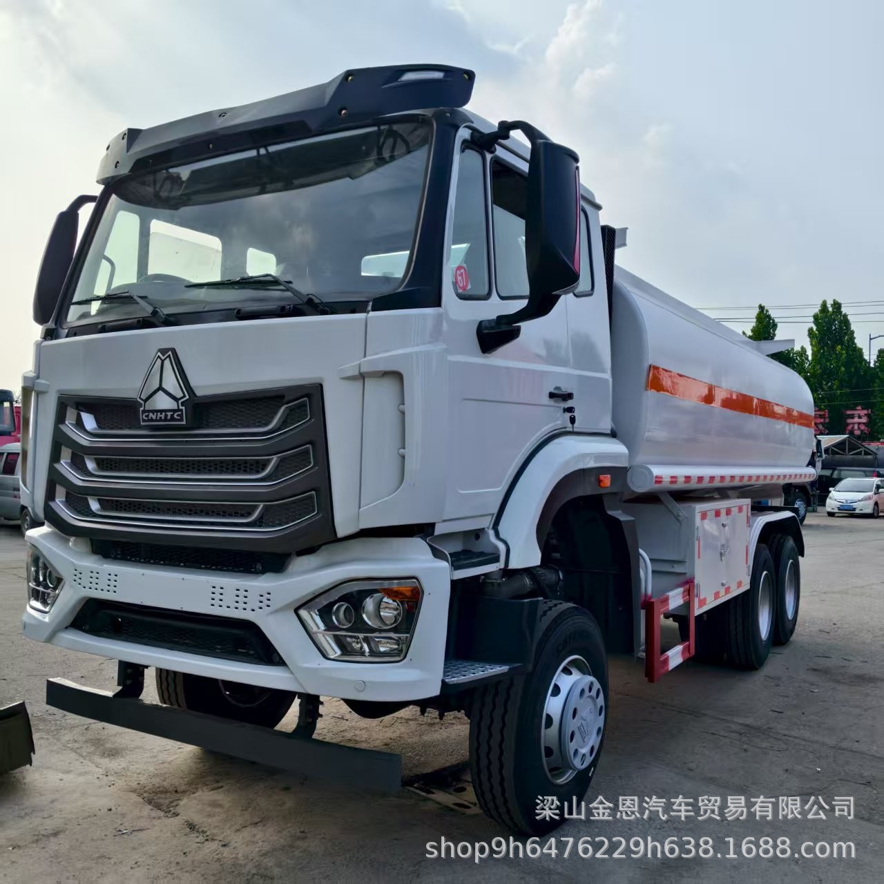 境外出口二手豪沃油罐车 20方油罐车371马力6x4 后八轮流动加油车
