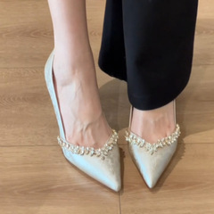 新型の美しいシャンパン色のハイヒールの結婚靴は2着の女性のドリルの先の名媛の風の細いヒールの靴です。