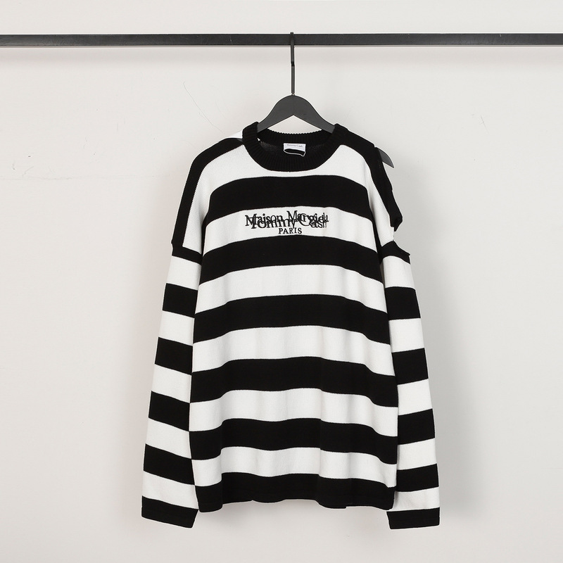 High Version Maison Margiela Mm6 Letter Embroidered Round Neck Men's and Women's Trendy Brand Loose Sweatshirt High Version Maison Margiela Mm6 Letter Embroidered Round Neck Men's and Women's Trendy Brand Loose Sweatshirt