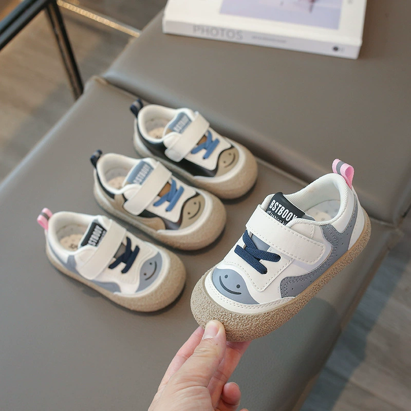 Детская ходунка 2025 весна и осень новая нескользящая мягкая подошва для мужчин и женщин с волшебной наклейкой для детей обувь обувь досуговая обувь