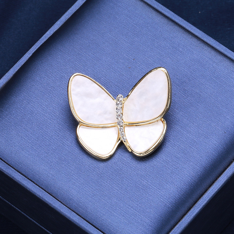 goddess Same item Cocoon Fritillaria butterfly Brooch A small minority Sense of design temperament suit full dress Accessories Pin