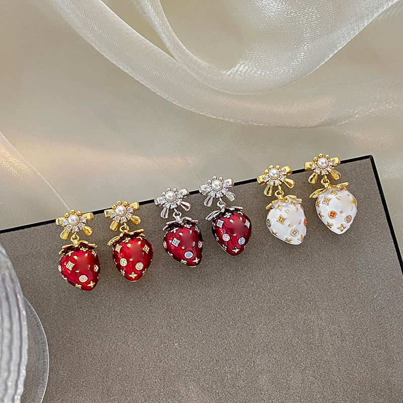 Fashionable design strawberry with bow