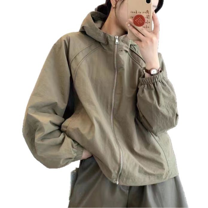 早秋の新型カジュアルな組み合わせのショートタイプの高さと軽薄な速乾の帽子のコートのジャケットの上着の婦人服|undefined