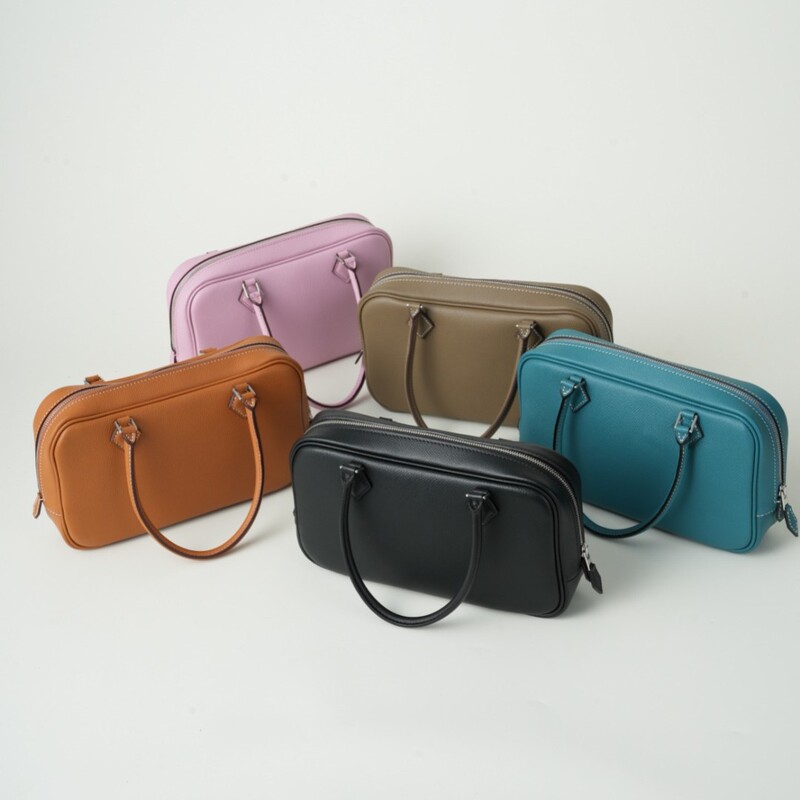 Plume All-Steel Genuine Leather Feather Bag, Small Square Handbag, Portable, Lightweight, Compact, Versatile, Street Fashion Trend Plume All-Steel Genuine Leather Feather Bag, Small Square Handbag, Portable, Lightweight, Compact, Versatile, Street Fashion Trend