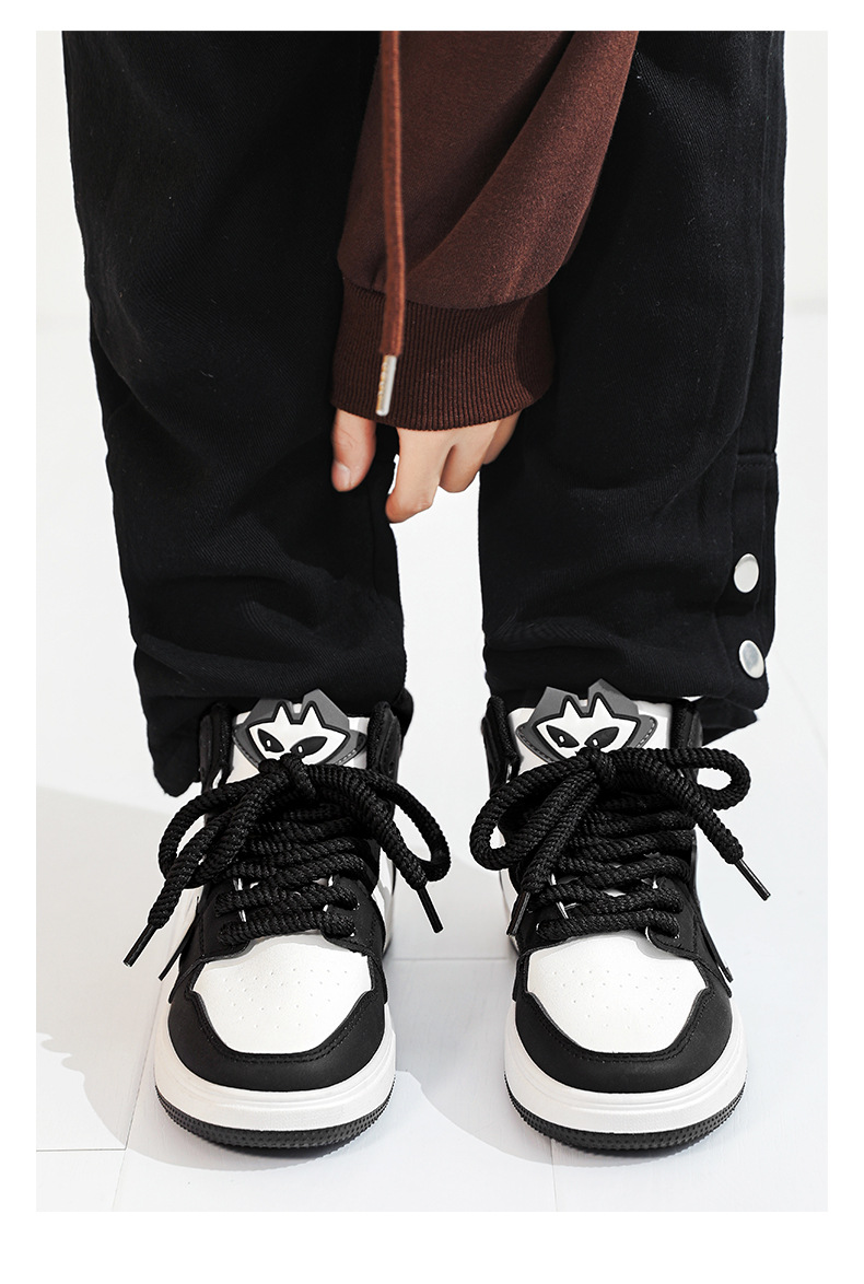 新益美 板鞋男新款小恶魔潮鞋运动时尚休闲高级板鞋